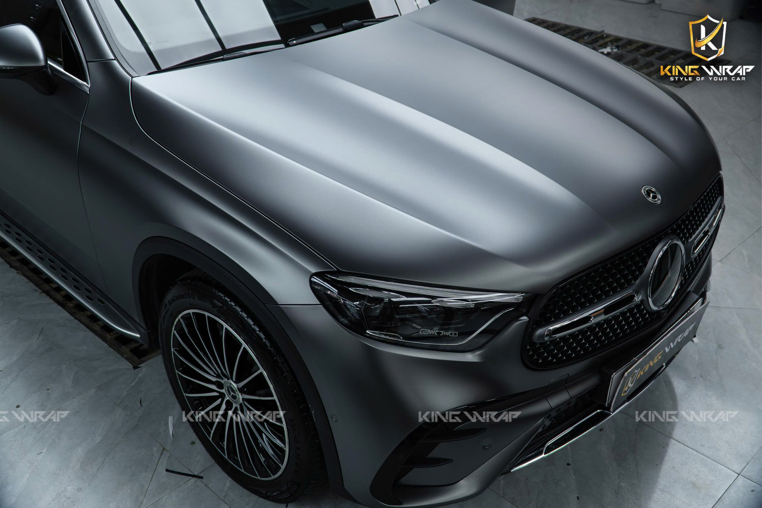 Dán đổi màu xám kim loại decal CYS xe Mercedes GLC300 tại KingWrap Dán đổi màu xám kim loại decal CYS xe Mercedes GLC300 tại KingWrap