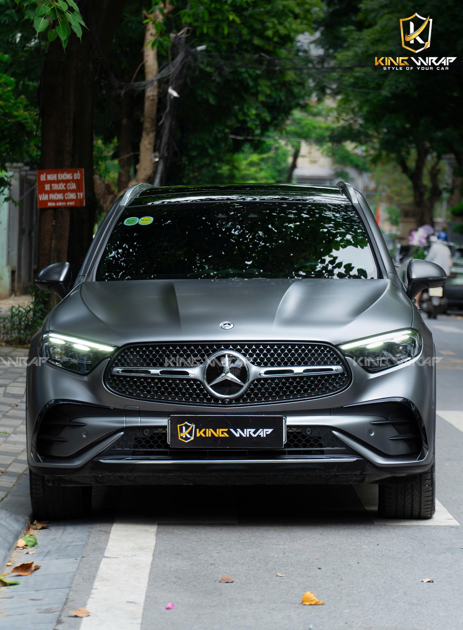 Dán đổi màu xám kim loại decal CYS xe Mercedes GLC300 tại KingWrap Dán đổi màu xám kim loại decal CYS xe Mercedes GLC300 tại KingWrap