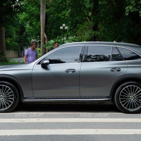 Dán đổi màu xám kim loại decal CYS xe Mercedes GLC300 tại KingWrap 4 Dan doi mau xam kim loai decal CYS xe Mercedes GLC300 tai KingWrap 3