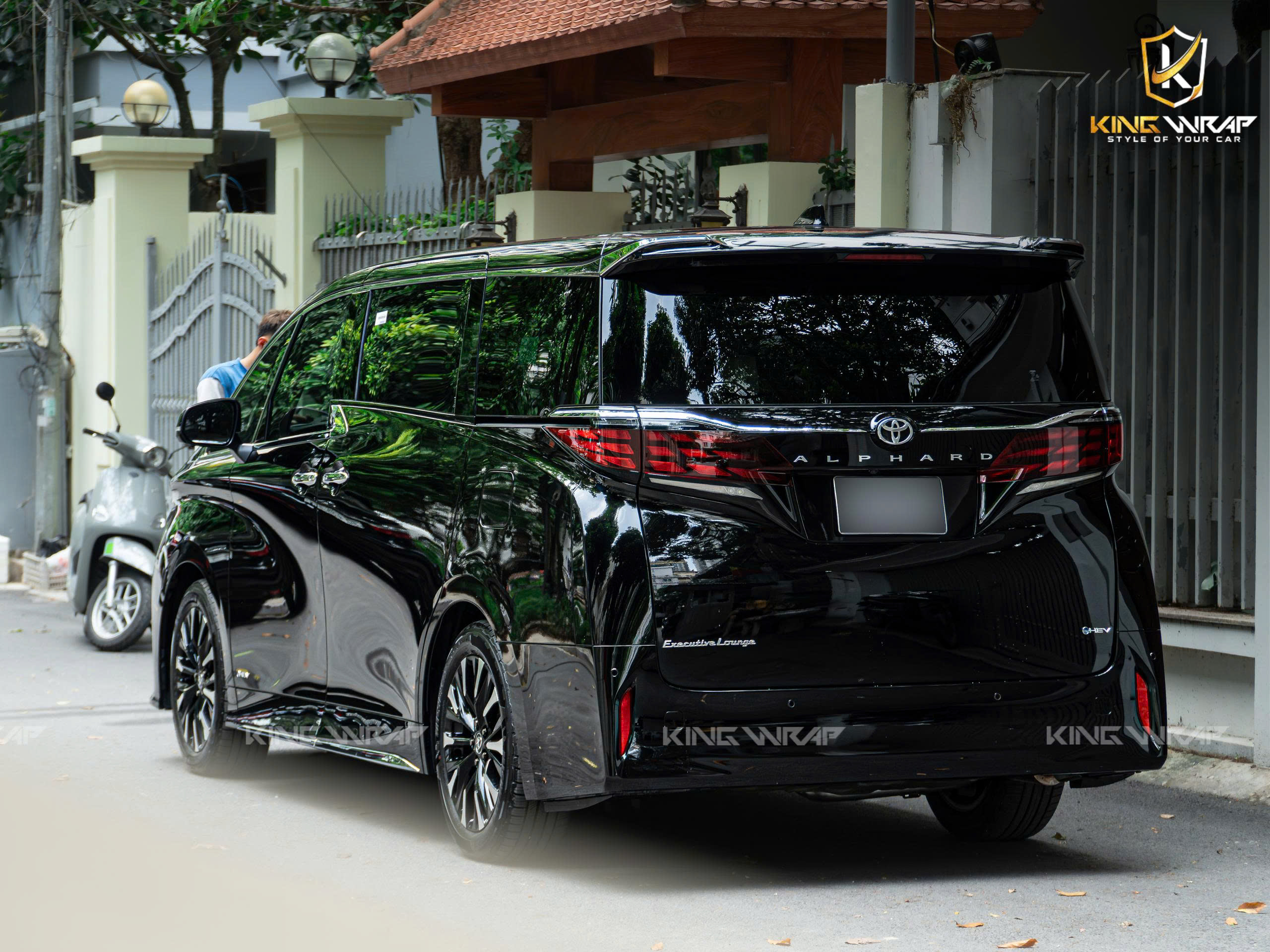 Toyota Alphard dán PPF GSWF bảo vệ sơn cao cấp tại KingWrap