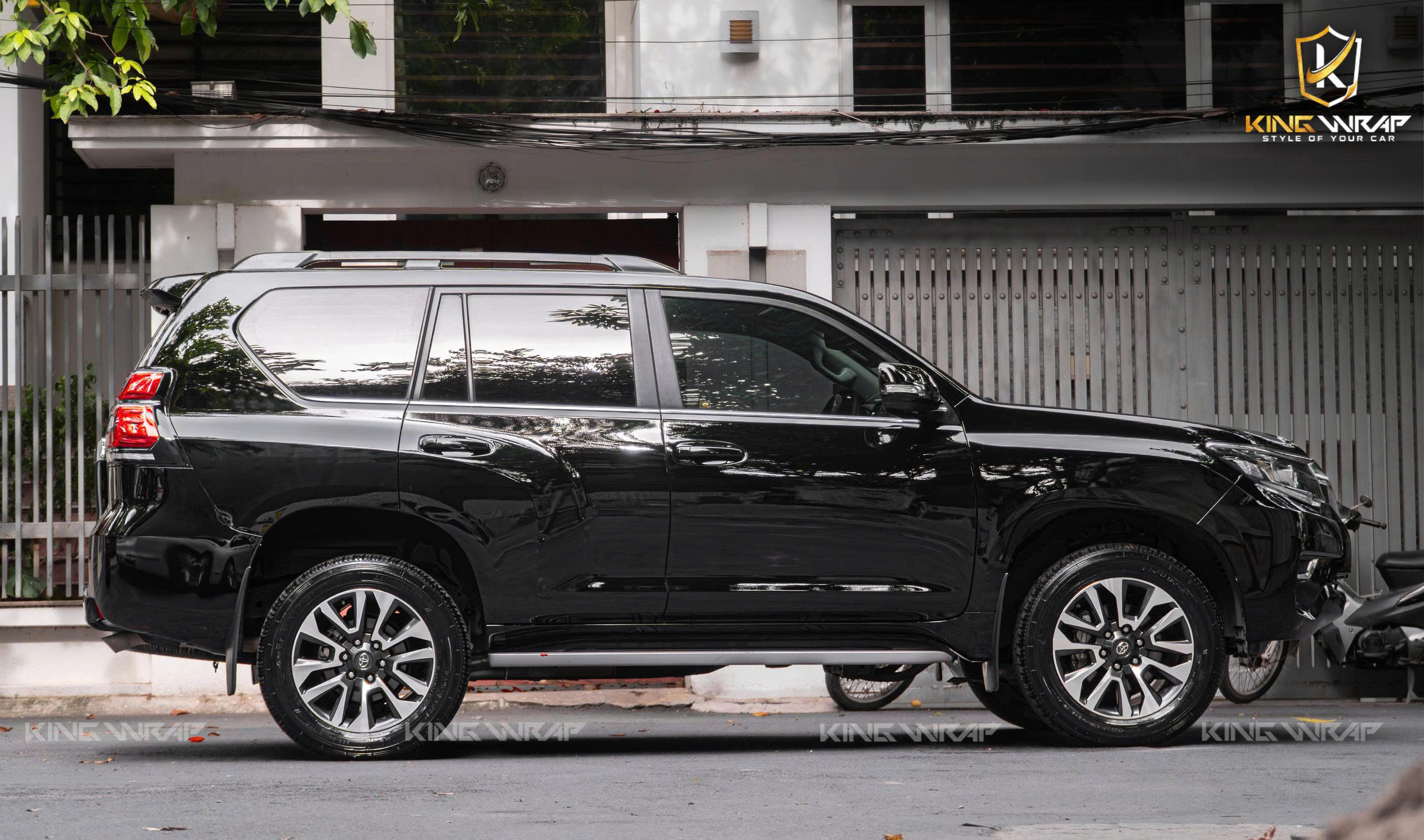 Toyota Land Cruiser Prado Dán PPF CYS - Giải Pháp Bảo Vệ Sơn Toàn Diện Cho SUV Cao Cấp Toyota Land Cruiser Prado Dán PPF CYS - Giải Pháp Bảo Vệ Sơn Toàn Diện Cho SUV Cao Cấp