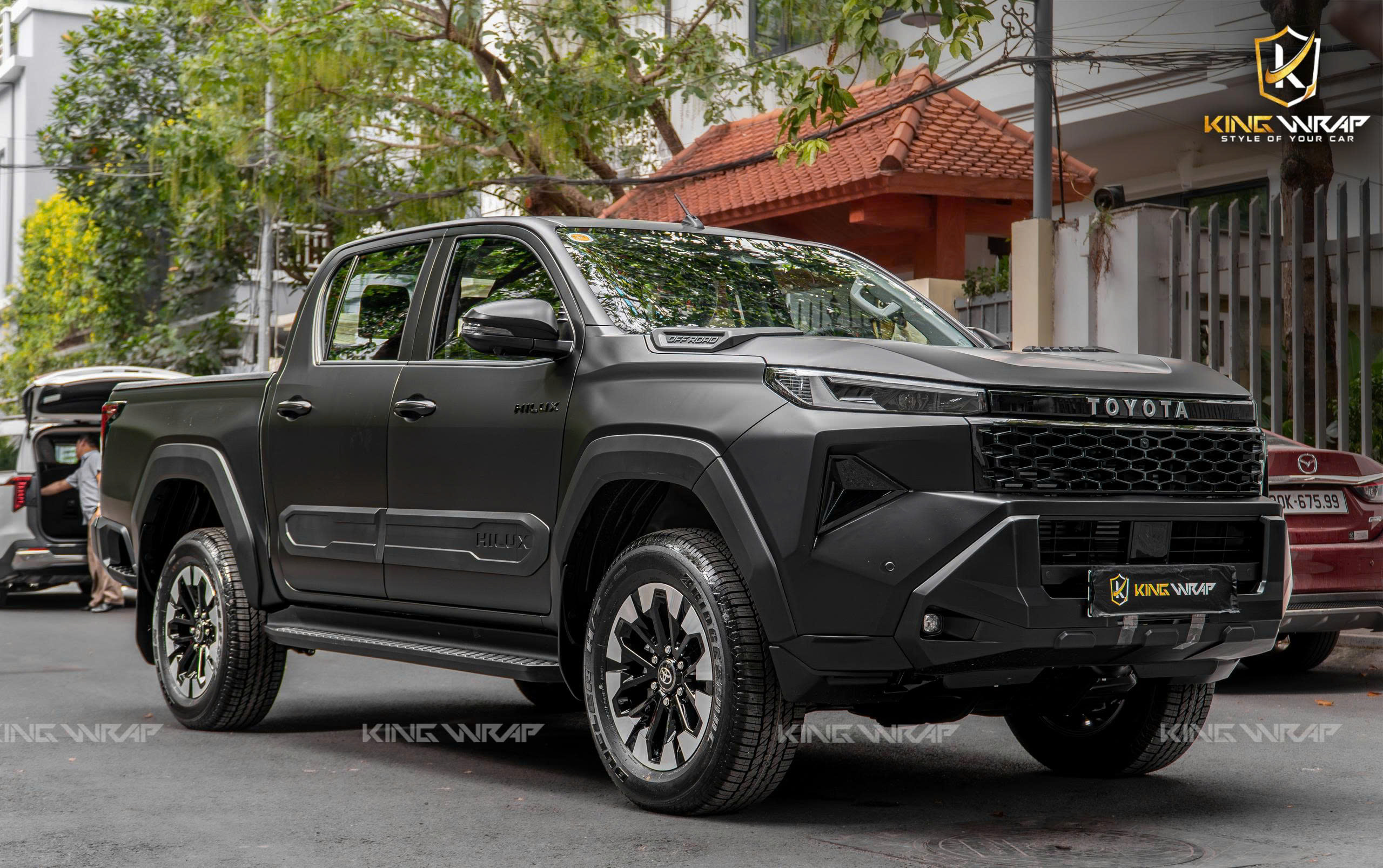 Dán decal CYS đen lì cho Toyota Hilux