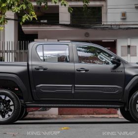 Dán decal CYS đen lì cho Toyota Hilux