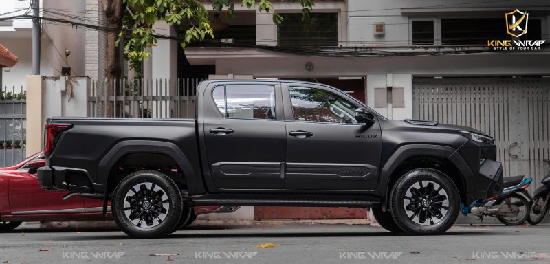 Dán decal CYS đen lì cho Toyota Hilux