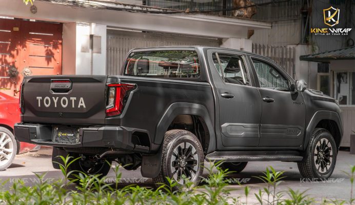 Dán decal CYS đen lì cho Toyota Hilux