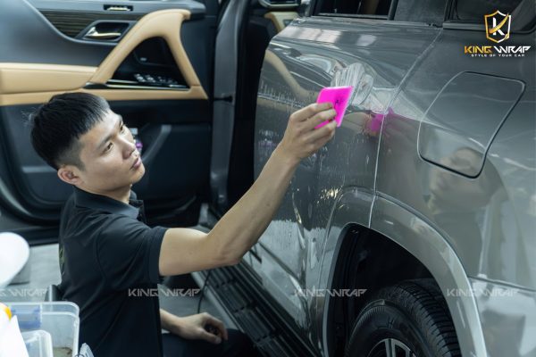 Dán phim PPF ô tô: Quy trình thi công chuẩn kỹ thuật Dán phim PPF ô tô: Quy trình thi công chuẩn kỹ thuật
