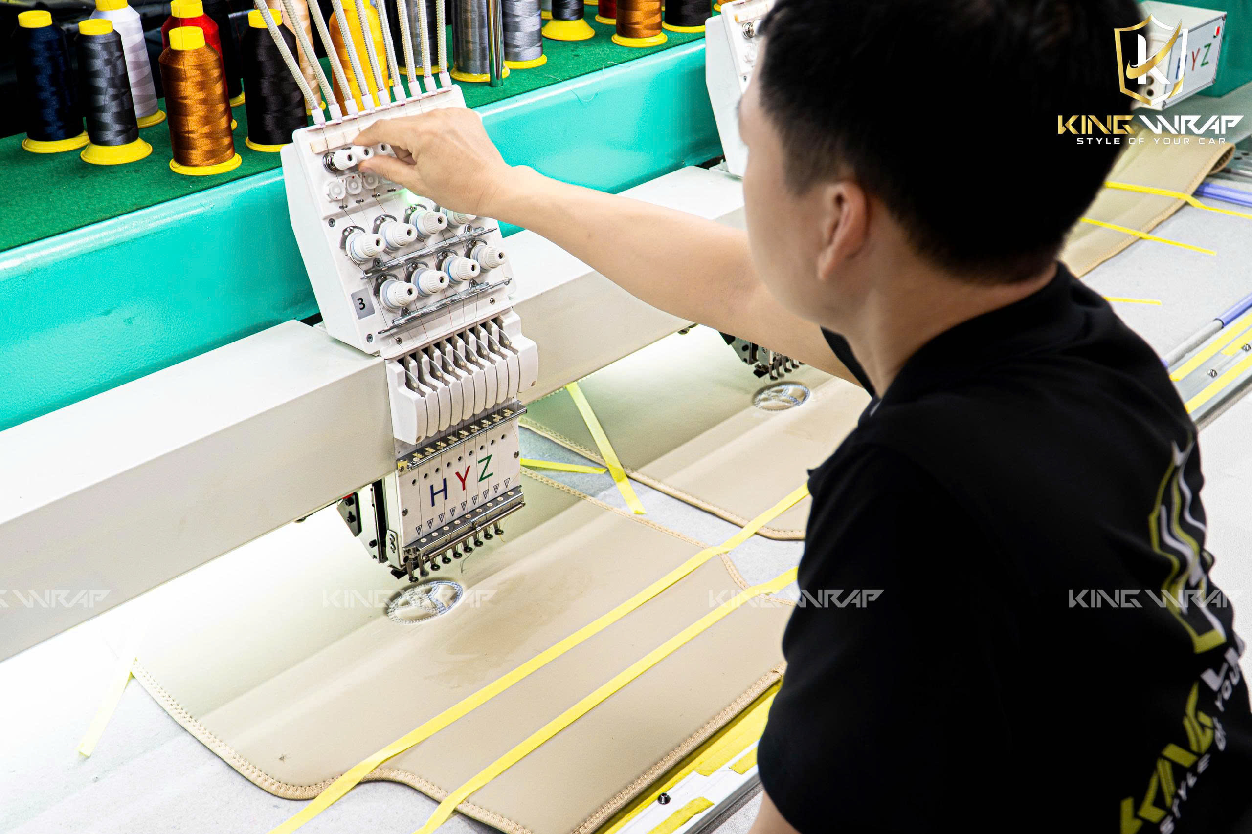 Xưởng may thảm sàn ô tô theo yêu cầu tại KingWrap