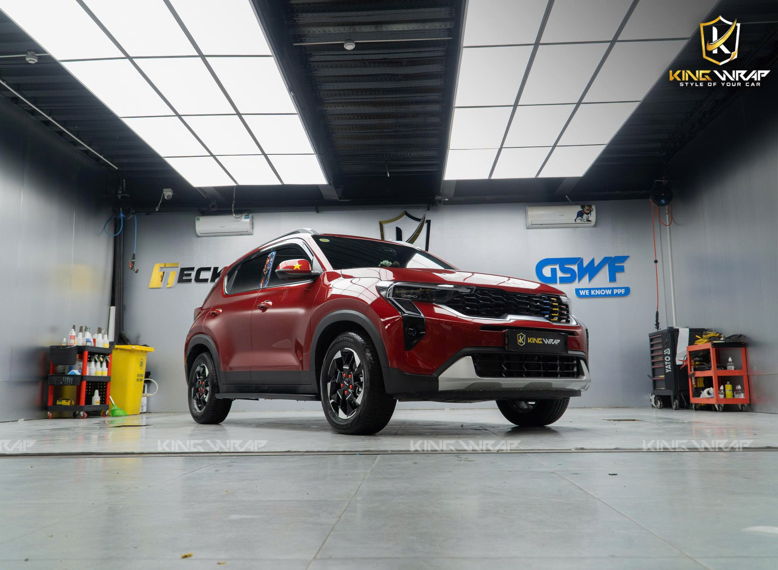Kia Sonet bọc da Nappa đổi màu nội thất tại KingWrap