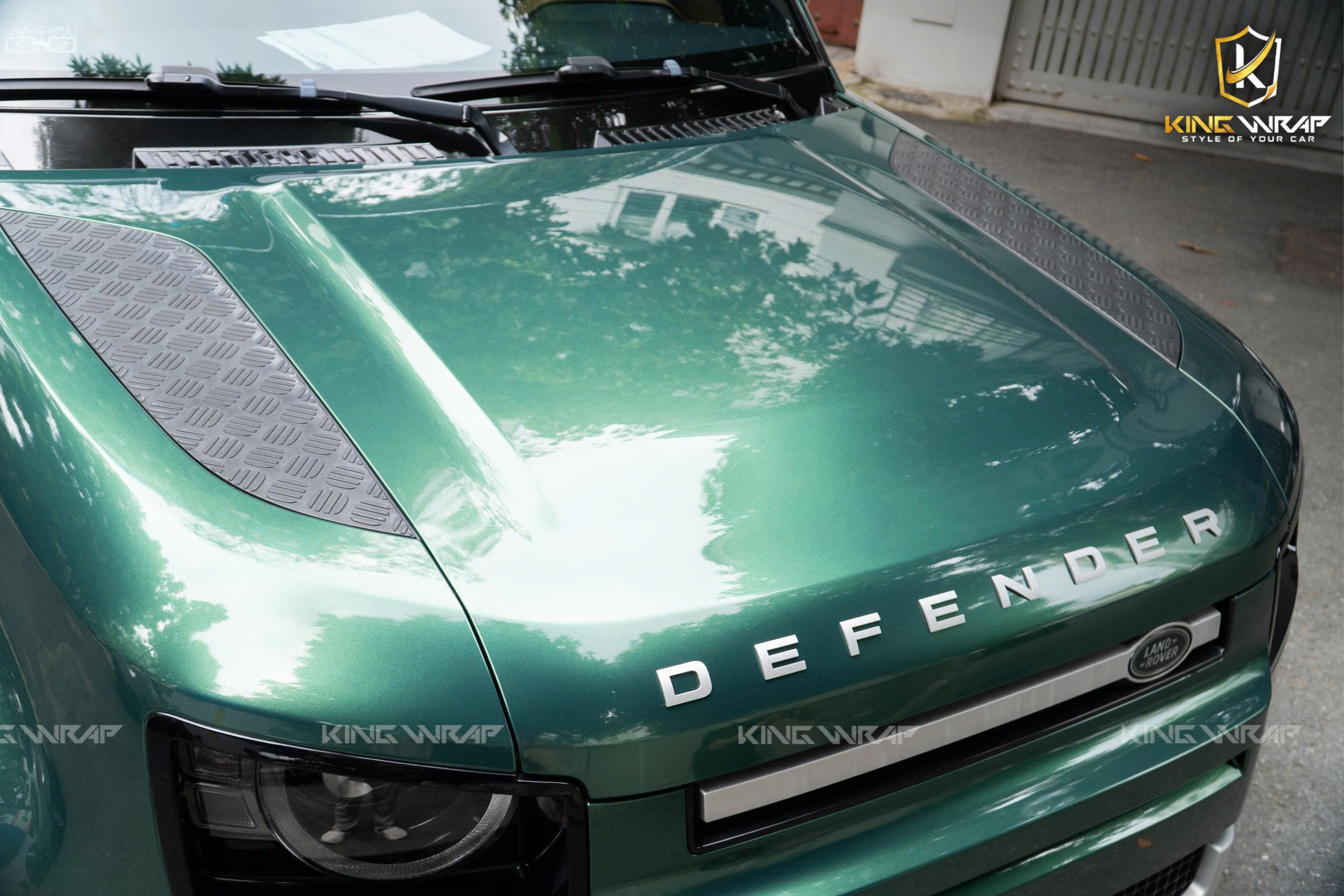 Land Rover Defender dán decal đổi màu Avery Dennison Land Rover Defender dán decal đổi màu Avery Dennison