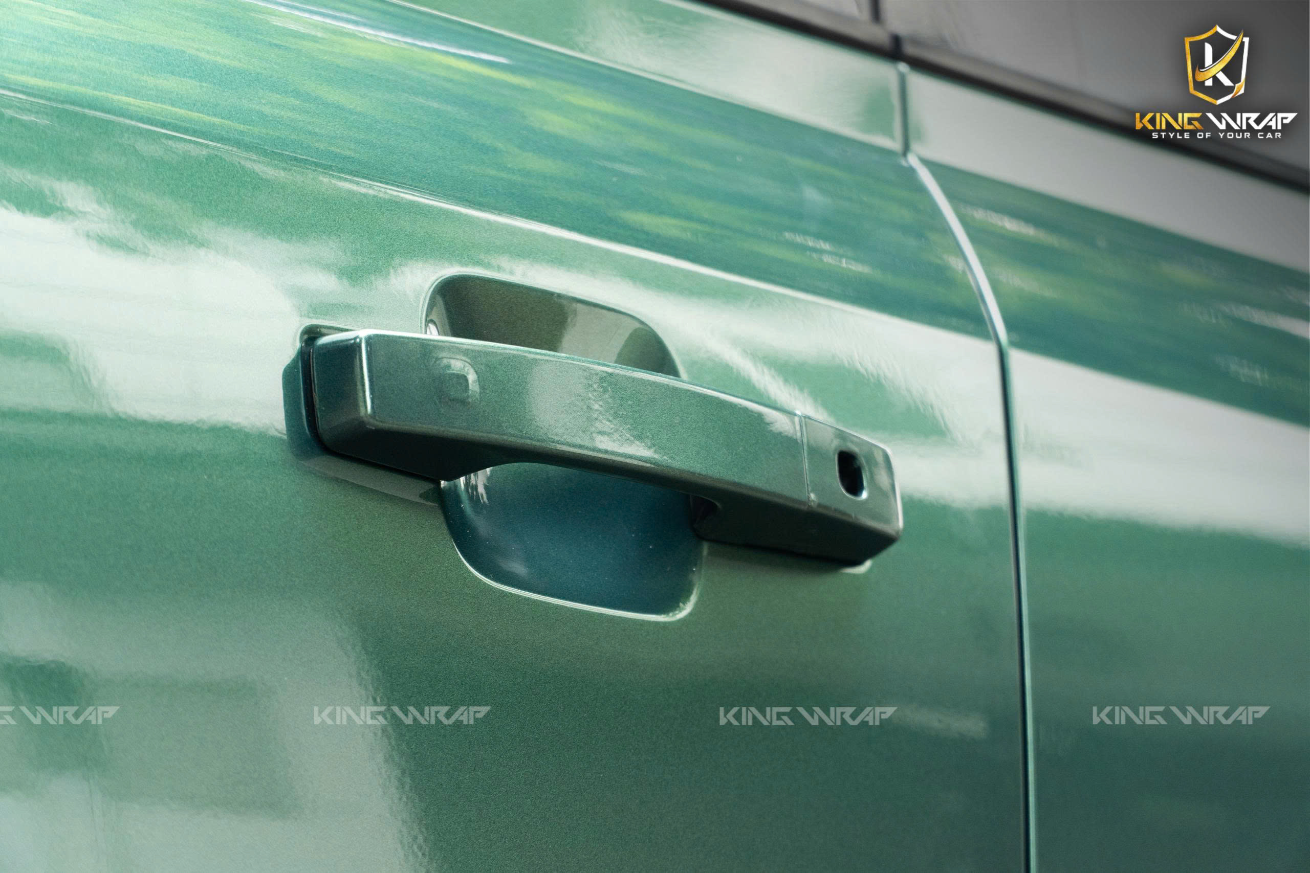 Land Rover Defender dán decal đổi màu Avery Dennison Land Rover Defender dán decal đổi màu Avery Dennison