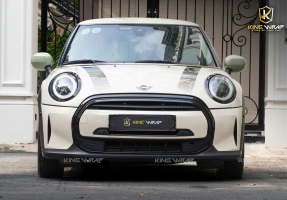 Dán decal đổi màu MINI Cooper trắng kem ngọc trai phối nóc xanh mint Dán decal đổi màu MINI Cooper trắng kem ngọc trai phối nóc xanh mint