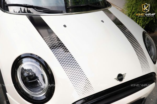 Dán decal đổi màu MINI Cooper trắng kem ngọc trai phối nóc xanh mint Dán decal đổi màu MINI Cooper trắng kem ngọc trai phối nóc xanh mint