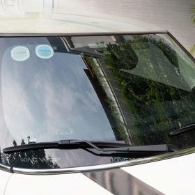 Dán decal đổi màu MINI Cooper trắng kem ngọc trai phối nóc xanh mint 4 Dán decal đổi màu MINI Cooper trắng kem ngọc trai phối nóc xanh mint
