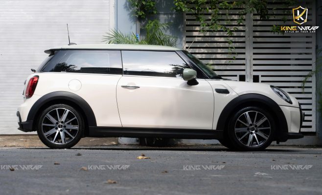 Dán decal đổi màu MINI Cooper trắng kem ngọc trai phối nóc xanh mint Dán decal đổi màu MINI Cooper trắng kem ngọc trai phối nóc xanh mint