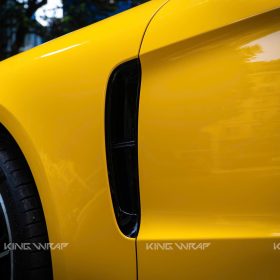 Dán đổi màu vàng Porsche Panamera 