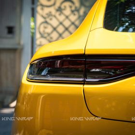 Dán đổi màu vàng Porsche Panamera 