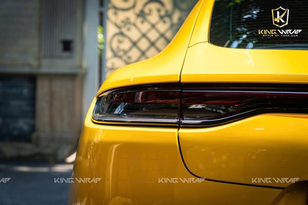 Dán đổi màu vàng Porsche Panamera 