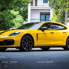 Dán đổi màu vàng Porsche Panamera 