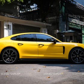 Dán đổi màu vàng Porsche Panamera 