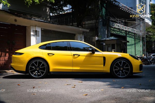 Dán đổi màu vàng Porsche Panamera 