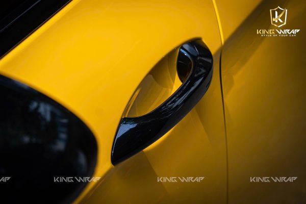 Dán đổi màu vàng Porsche Panamera 