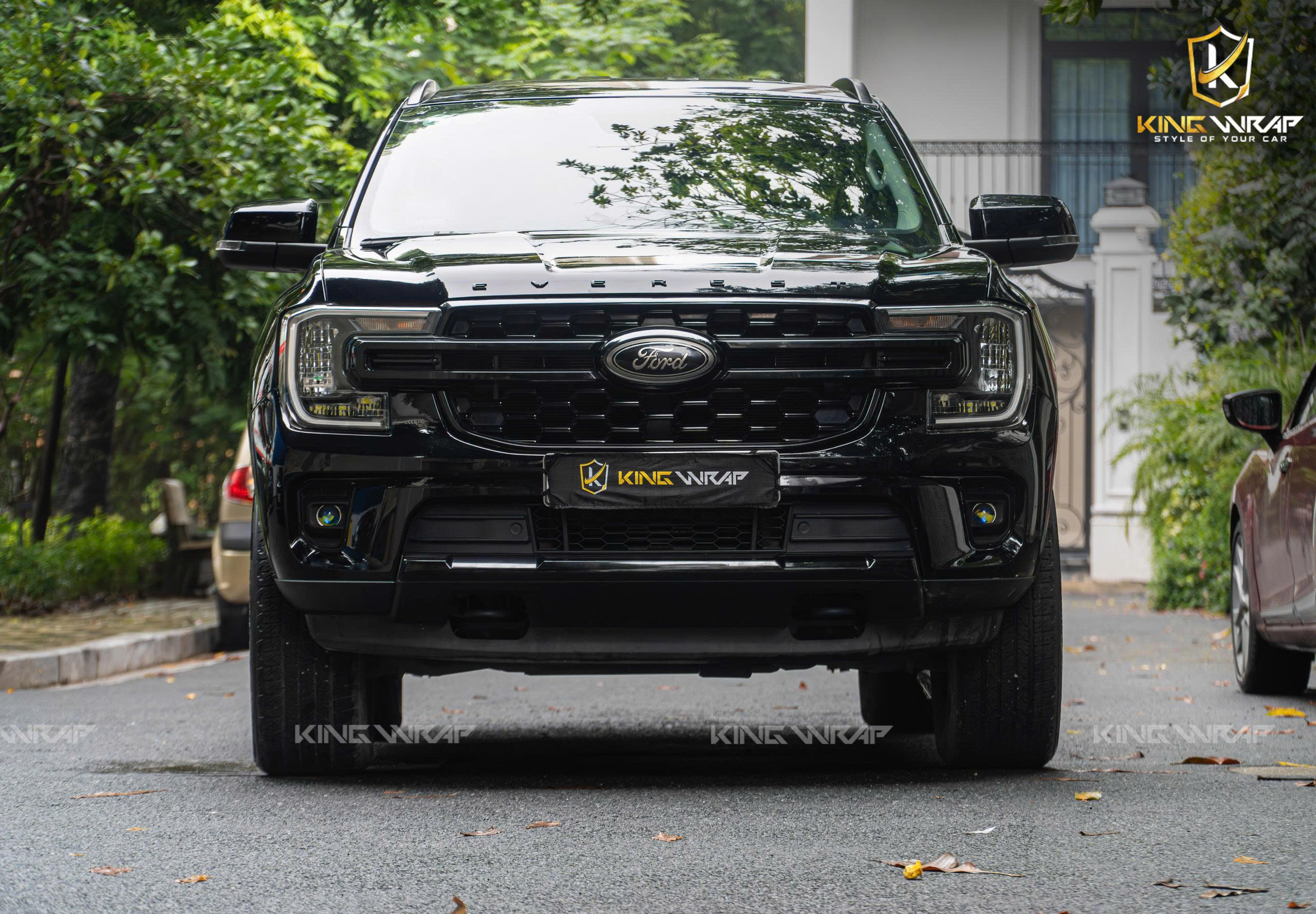 Ford Everest dán decal đổi màu VinylFrog màu đen siêu bóng