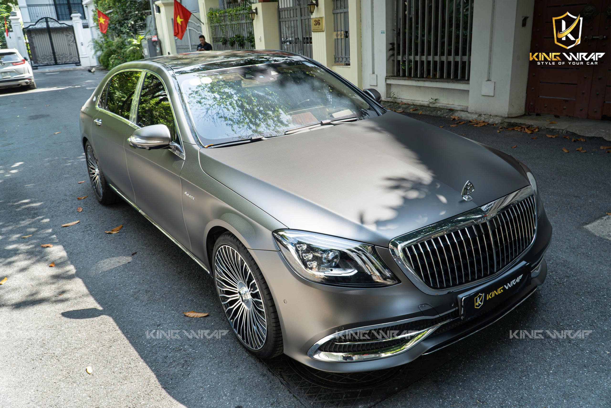 dan-doi-mau-xam-satin-maybach-s450-1 Dán đổi màu xám satin Maybach S450