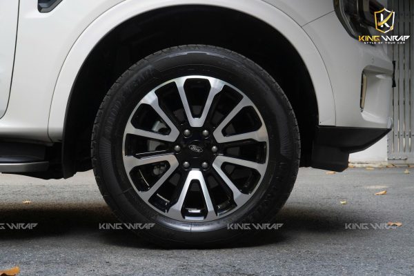 Phủ ceramic xe Ford Everest 2025 Phủ ceramic xe Ford Everest 2025