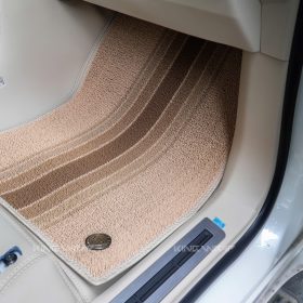 Thi công lắp thảm lót sàn da Nappa xe Toyota Land Cruiser LC300 HEV