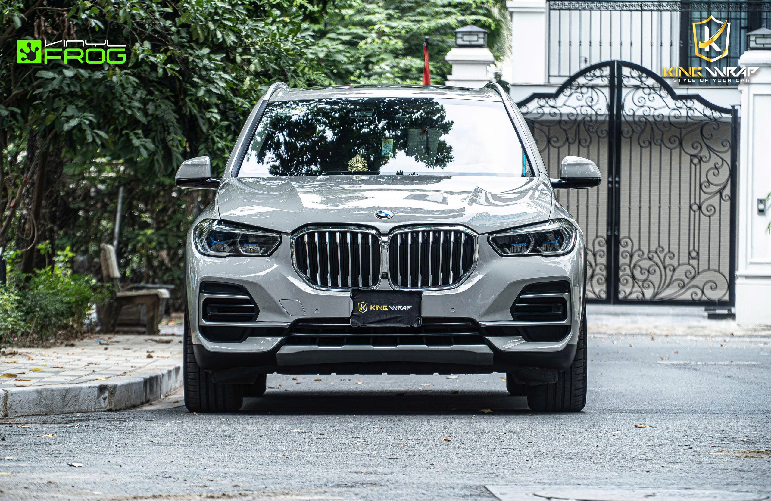 BMW X5 dán decal VinylFrog đổi màu xám xi măng BMW X5 dán decal VinylFrog đổi màu xám xi măng