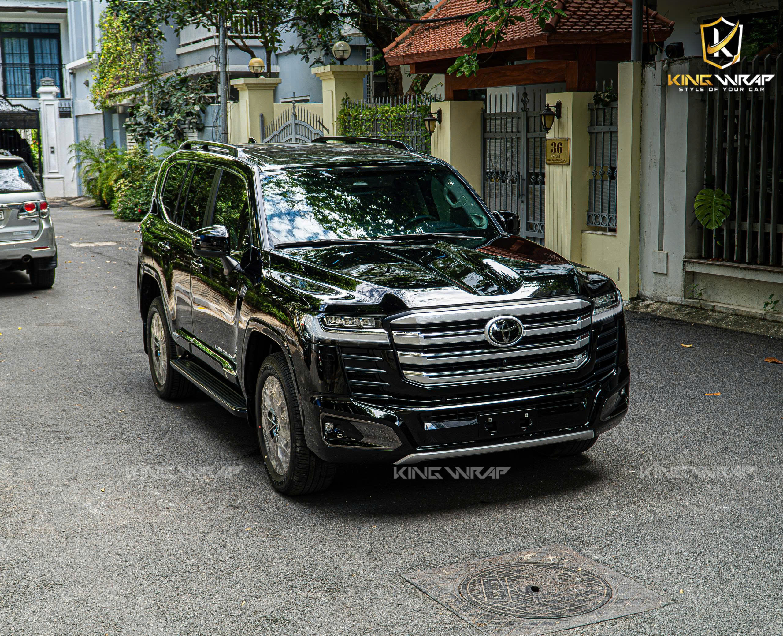 LC300 HEV dán phim cách nhiệt PhotoSync tại KingWrap