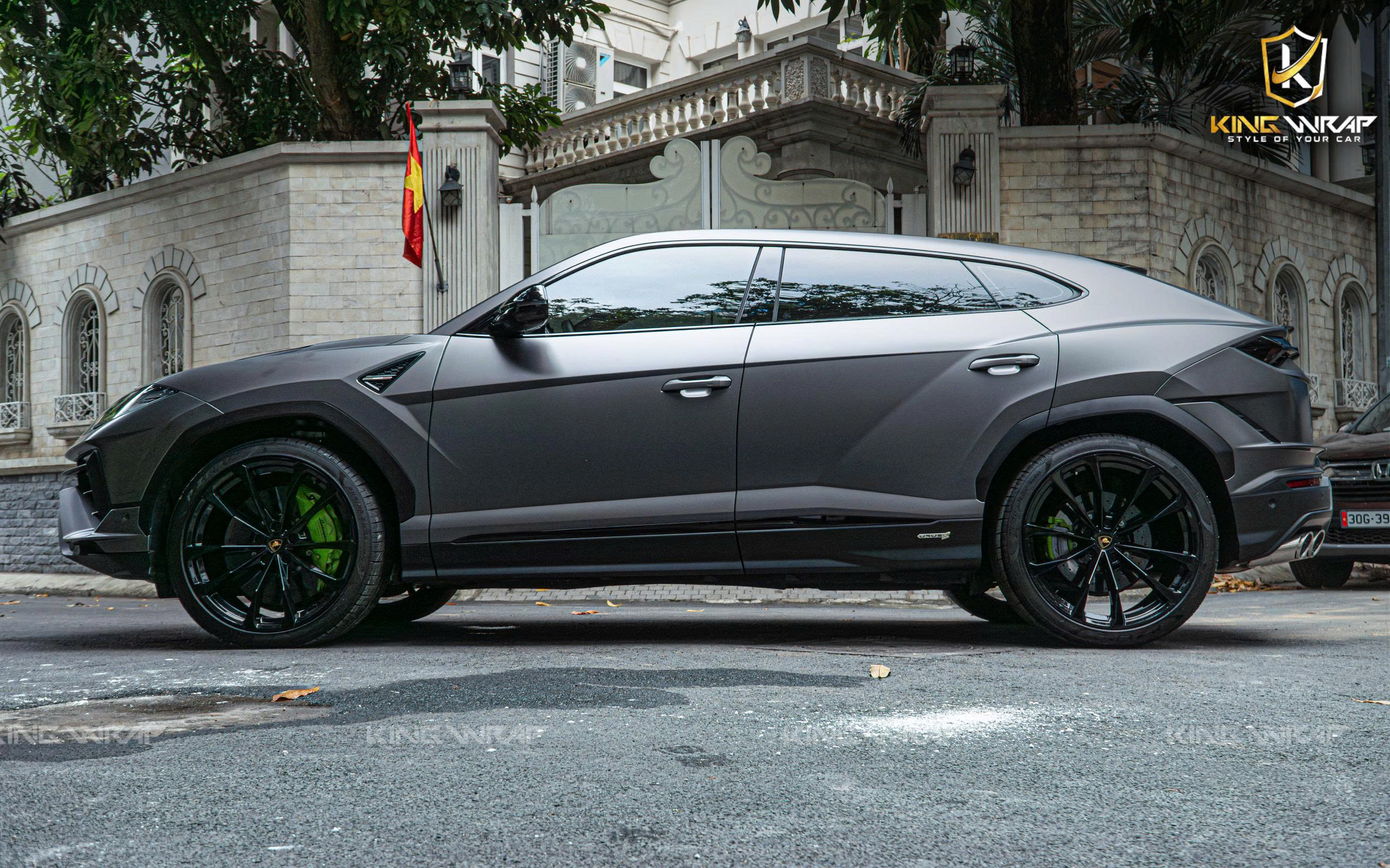 Lamborghini dán PPF V-KOOL tại KingWrap Lamborghini dán PPF V-KOOL tại KingWrap