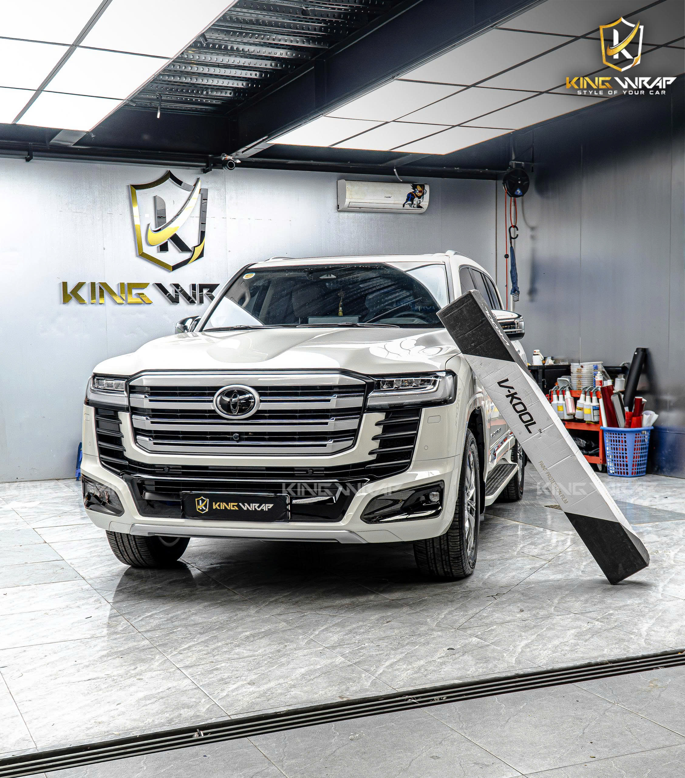 Land Cruiser LC300 HEV dán PPF V-Kool tại KingWrap Land Cruiser LC300 HEV dán PPF V-Kool tại KingWrap