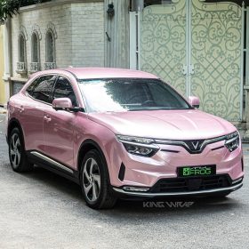 VinFast Lux A2.0 dán đổi màu hồng decal VinylFrog 1 VinFast Lux A2.0 dán đổi màu hồng decal VinylFrog