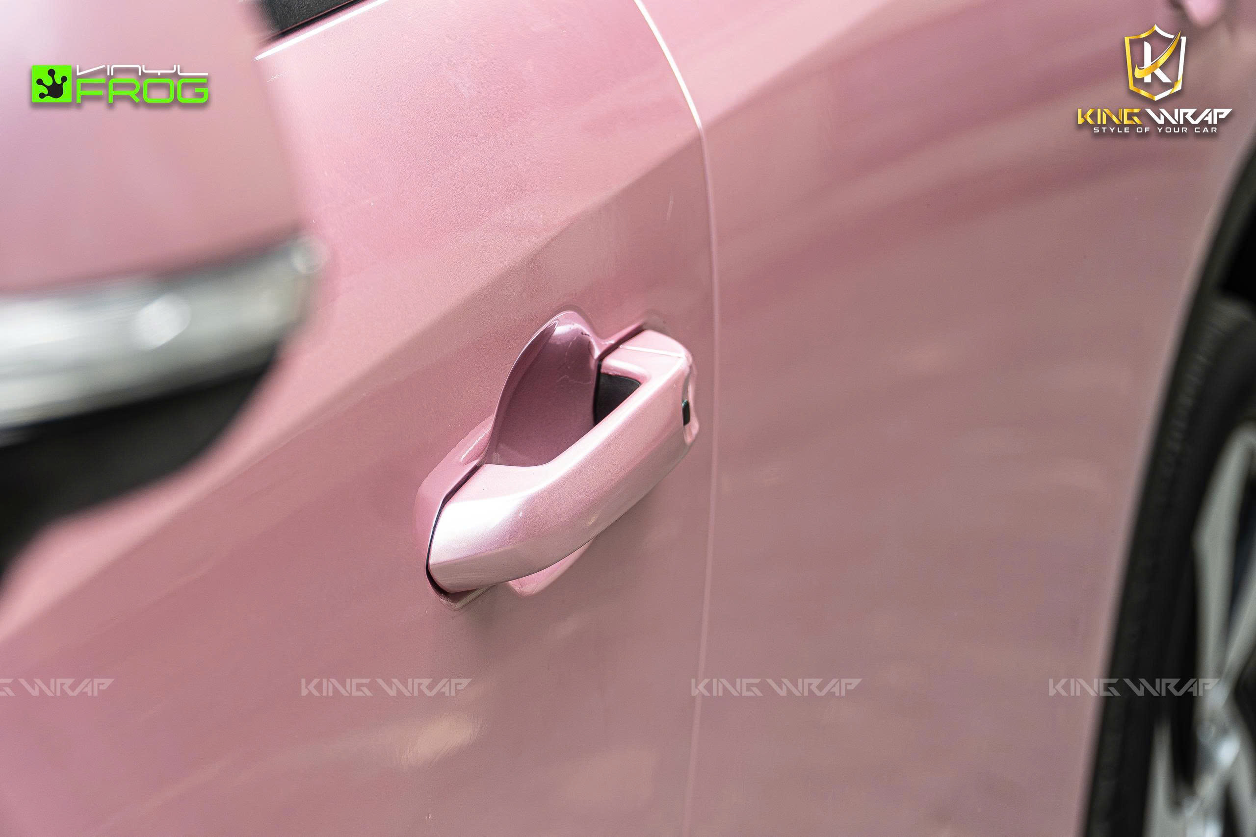 VinFast Lux A2.0 dán đổi màu hồng decal VinylFrog VinFast Lux A2.0 dán đổi màu hồng decal VinylFrog