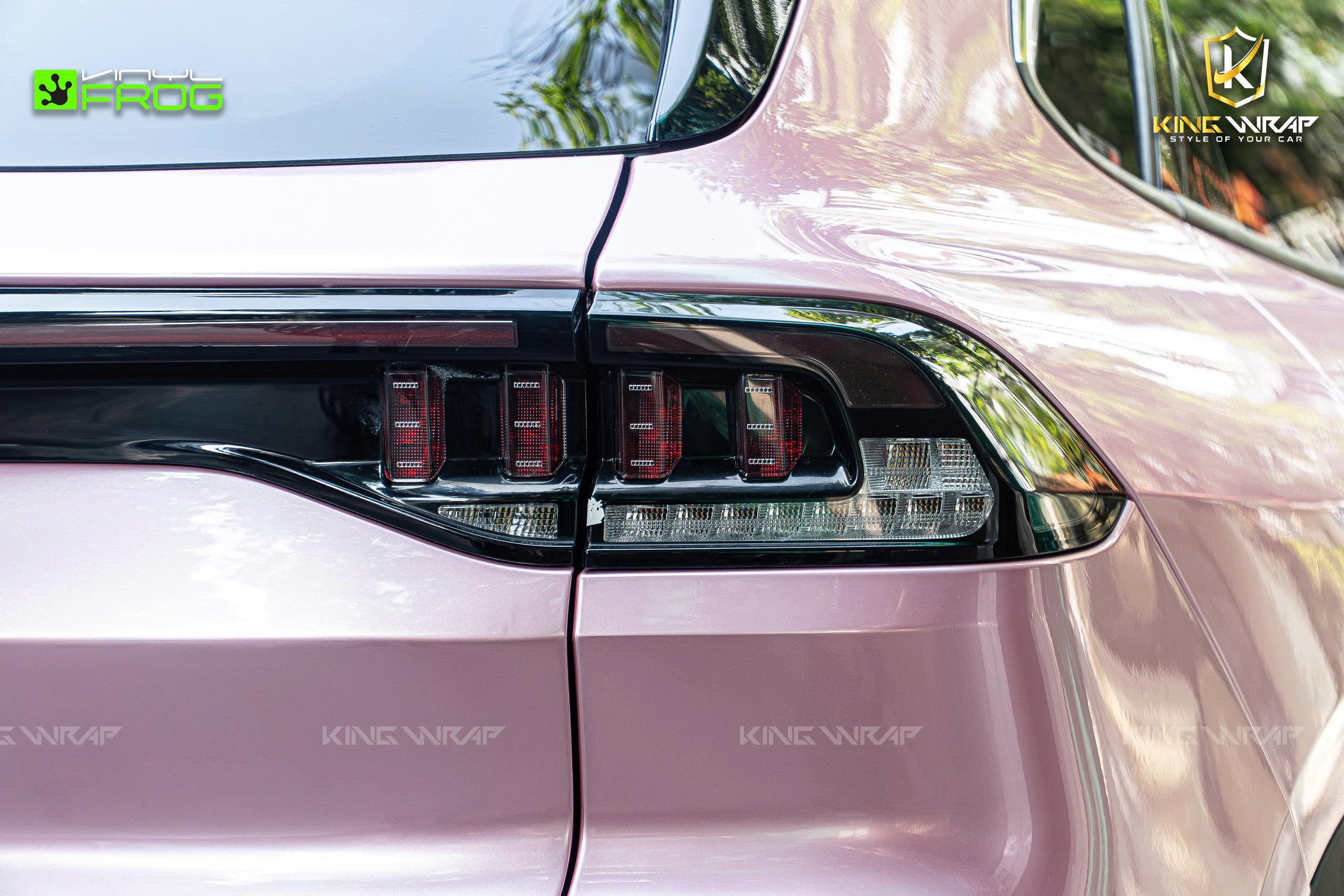 VinFast Lux A2.0 dán đổi màu hồng decal VinylFrog VinFast Lux A2.0 dán đổi màu hồng decal VinylFrog