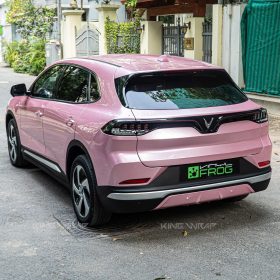 VinFast Lux A2.0 dán đổi màu hồng decal VinylFrog 2 VinFast Lux A2.0 dán đổi màu hồng decal VinylFrog