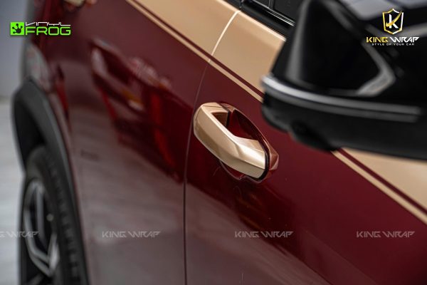 Dán decal Maybach VinFast Lux SA2.0 bằng VinylFrog màu vàng Champagne Dán decal Maybach VinFast Lux SA2.0 bằng VinylFrog màu vàng Champagne