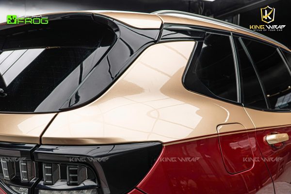 Dán decal Maybach VinFast Lux SA2.0 bằng VinylFrog màu vàng Champagne Dán decal Maybach VinFast Lux SA2.0 bằng VinylFrog màu vàng Champagne